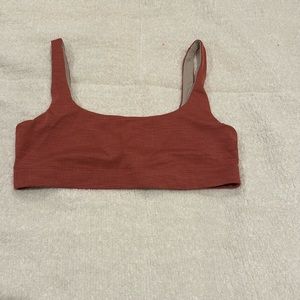 Vuori daily sports bra